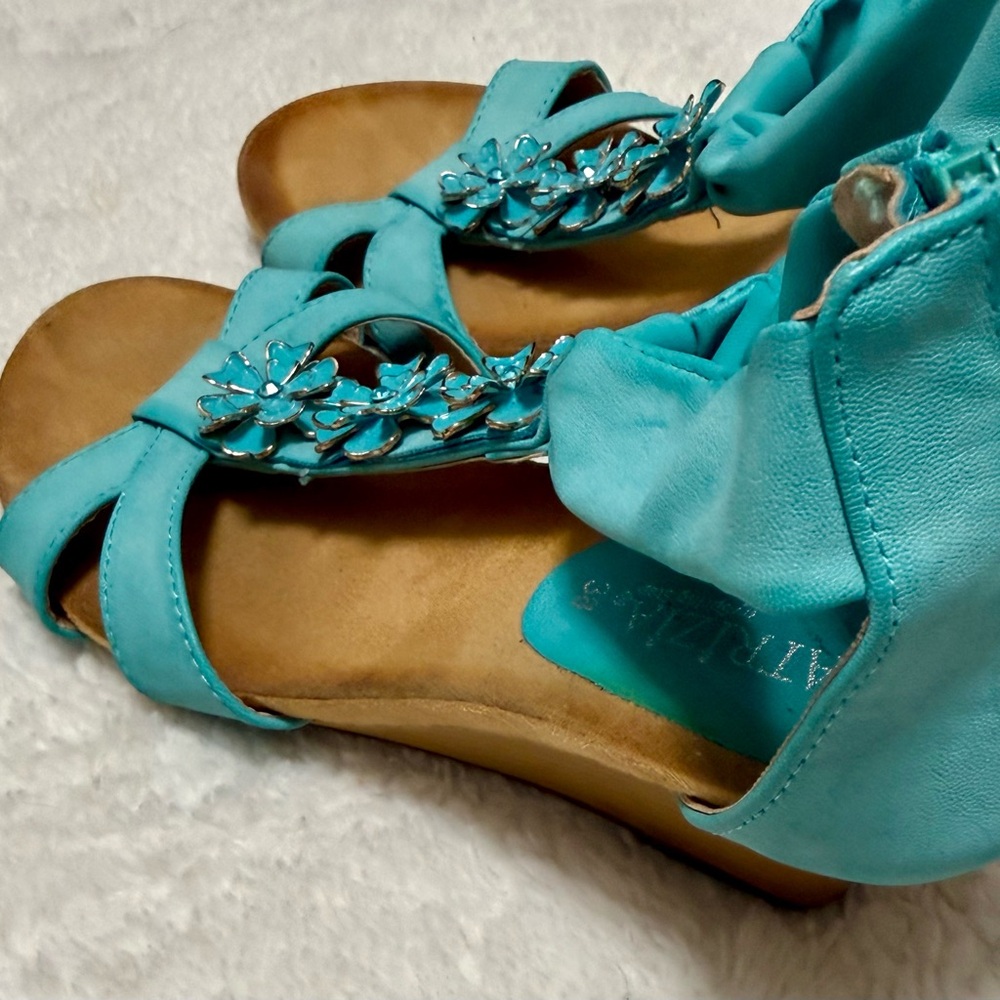 Patrizia Spring Step Teal Wedge T-strap Floral Jeweled Comfort Resort Shoes 7 - Picture 13 of 15